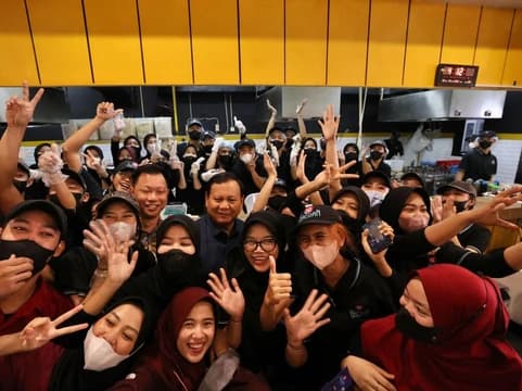 Humanis dan Santai Prabowo Subianto Semakin Digandrungi Kawula Muda