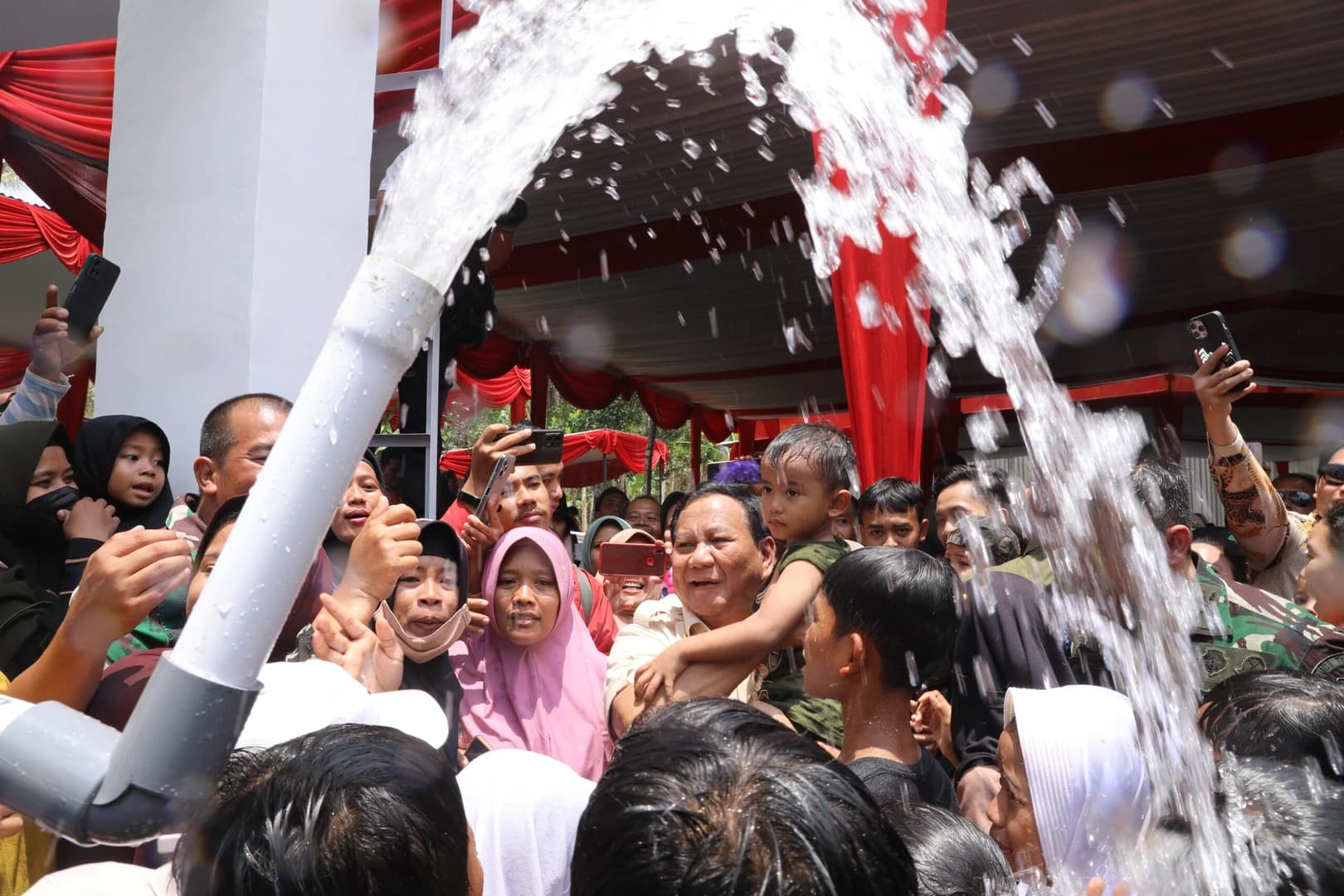 Prabowo Subianto Kembali Meresmikan Titik Sumur Air Bersih di Banyumas Jawa Tengah