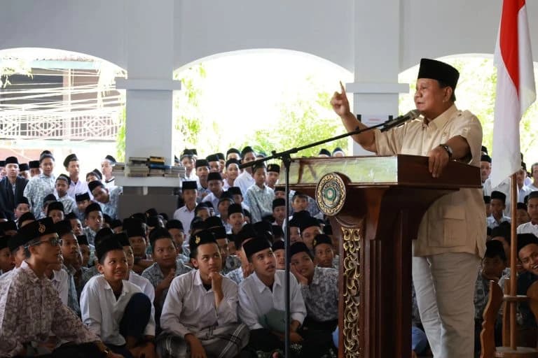 Prabowo Peduli Pendidikan, Beri Beasiswa Pada Santri di Universiras Pertahanan