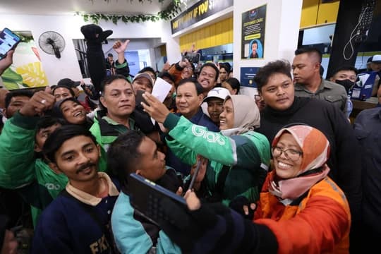 Weekend Ala Prabowo Subianto Makan Mie Gacoan, Disambut Ramai Warga Jakarta