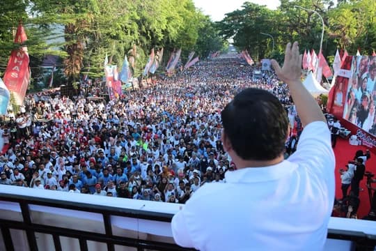 Ikuti Jalan Sehat Anti Mager di Makassar, Prabowo Diteriaki “Presidenku”