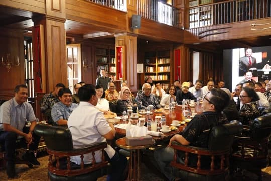 Ngobrol Santai Prabowo Bareng Pemimpin Redaksi Media Nasional Ditemani Kopi Hambalang