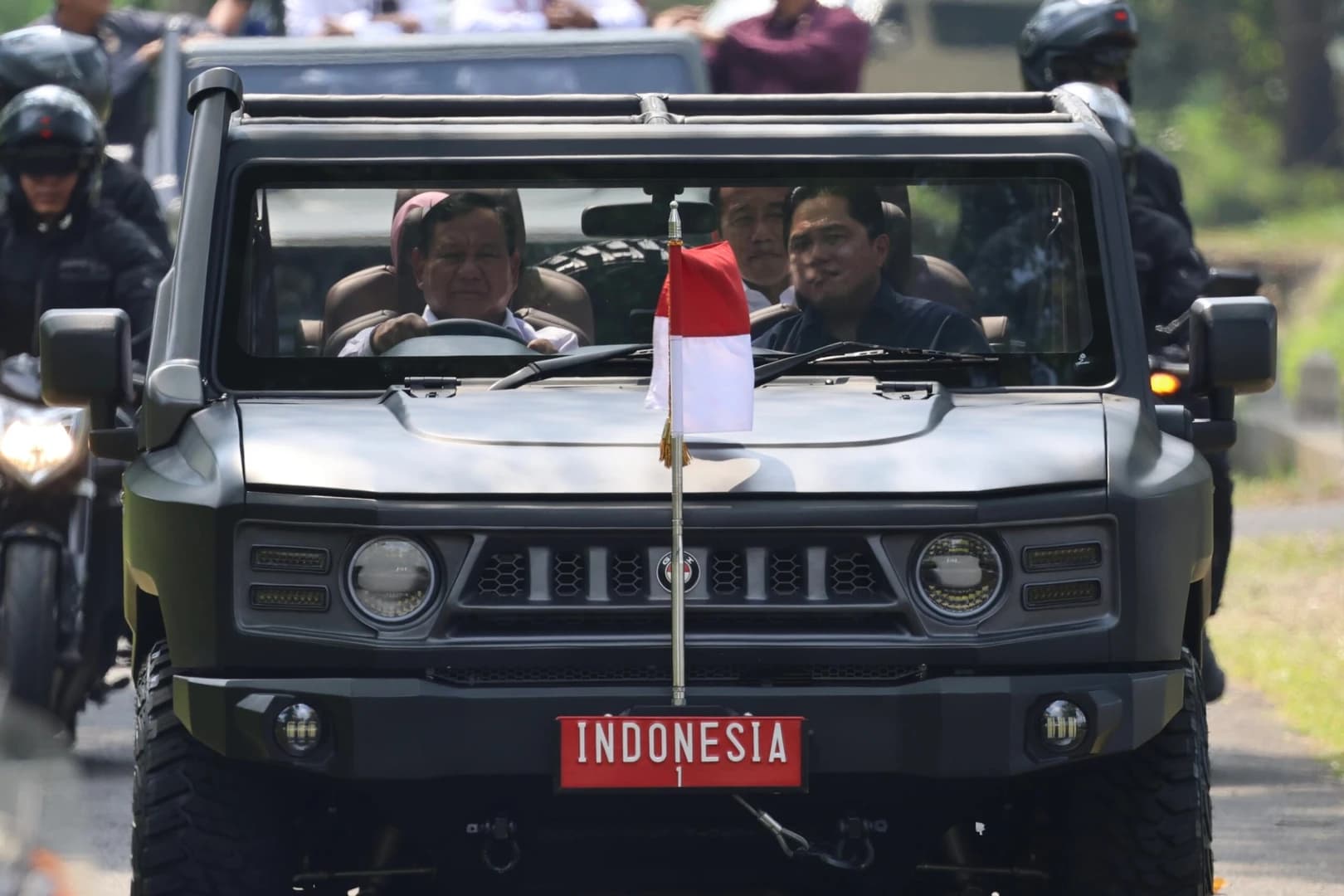 Menelisik Kegagahan Kendaraan Taktis Maung 4×4 yang Dikendarai Prabowo Bersama Jokowi