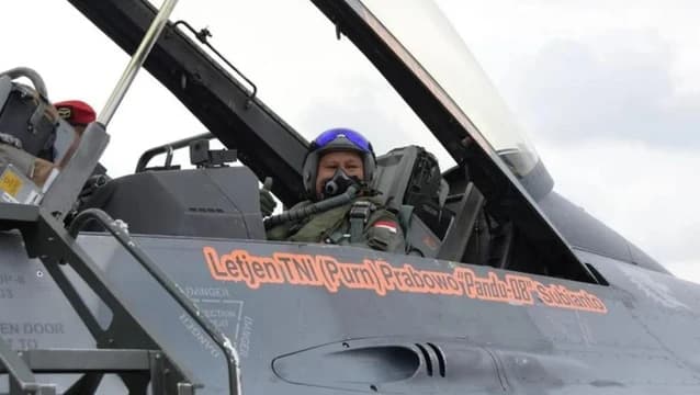 Prabowo Mengudara Bersama Jet F-16