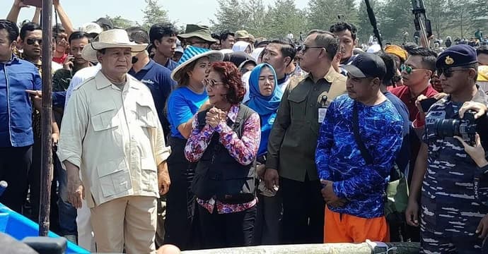Bersih-Bersih Pantai Bersama Nelayan Wujud Prabowo Peduli Lingkungan