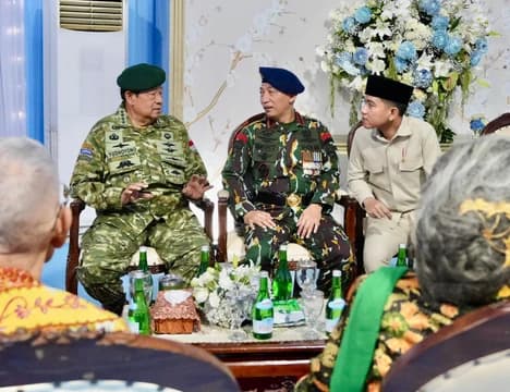 SBY dan Kapolri Akrab Berbincang di HUT TNI ke-80: Narasi Viral Hanya Potongan Momen Tak Utuh