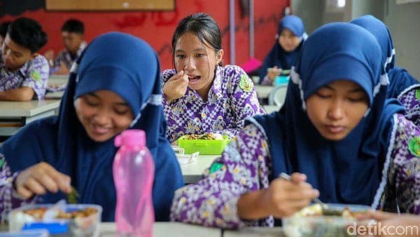 Simulasi makan siang gratis
