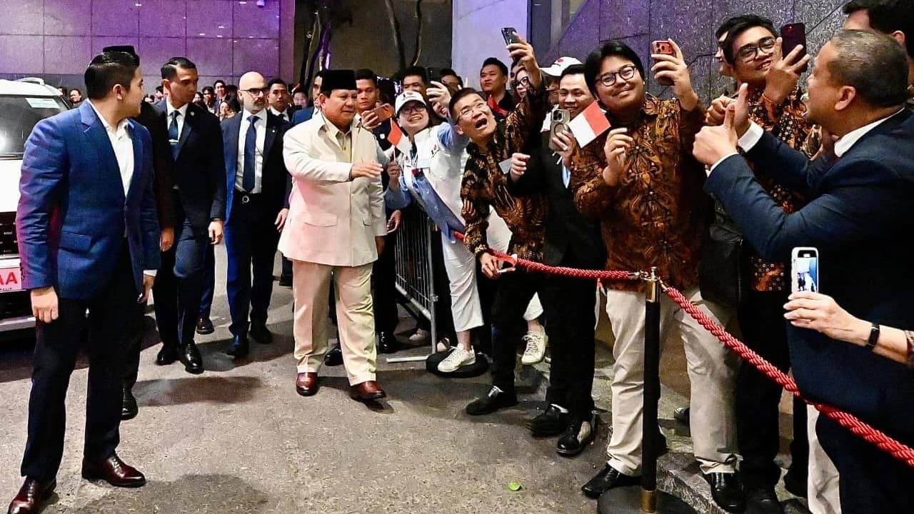 Presiden Republik Indonesia, Prabowo Subianto, tiba di Sydney, Australia, pada Selasa malam, 11 November 2025, untuk memulai rangkaian kunjungan kenegaraan.