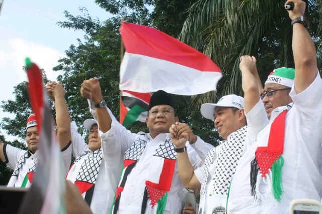 Prabowo mengecam kebrutalan Israel terhadap rakyat Palestina yang tidak berdosa. Prabowo menyeru kepada negara-negara di dunia yang beradab agar ikut mendesak zionis Israel segera menghentikn serangan di Gaza.