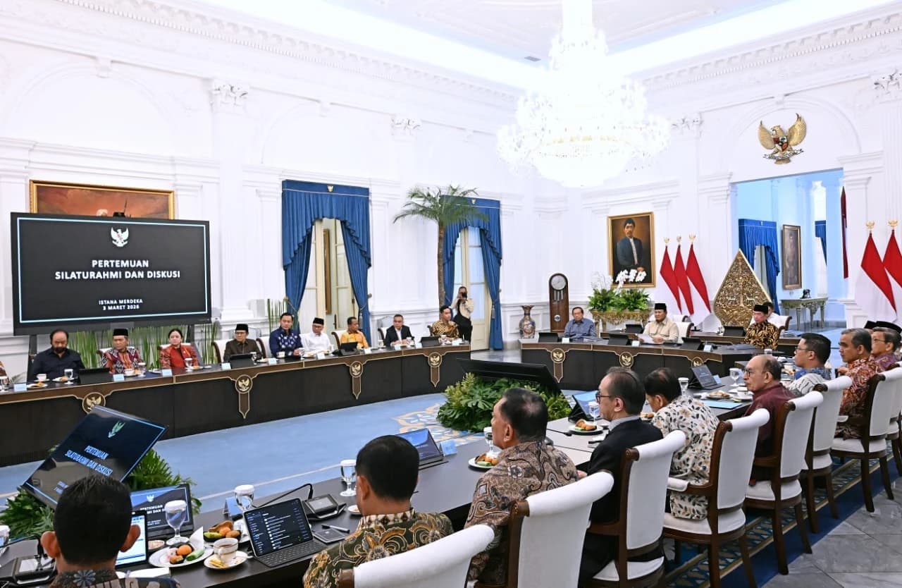 Melalui pertemuan lintas generasi pemimpin dan pimpinan partai politik di Istana Jakarta, Presiden Prabowo Subianto menegaskan pentingnya kesatuan sikap dan kesiapsiagaan nasional demi menjaga stabilitas dan keamanan negara. 