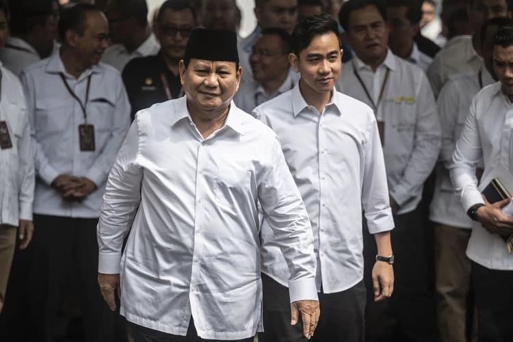 masyarakat dihadapkan pada berbagai narasi yang berpotensi memecah persatuan.
