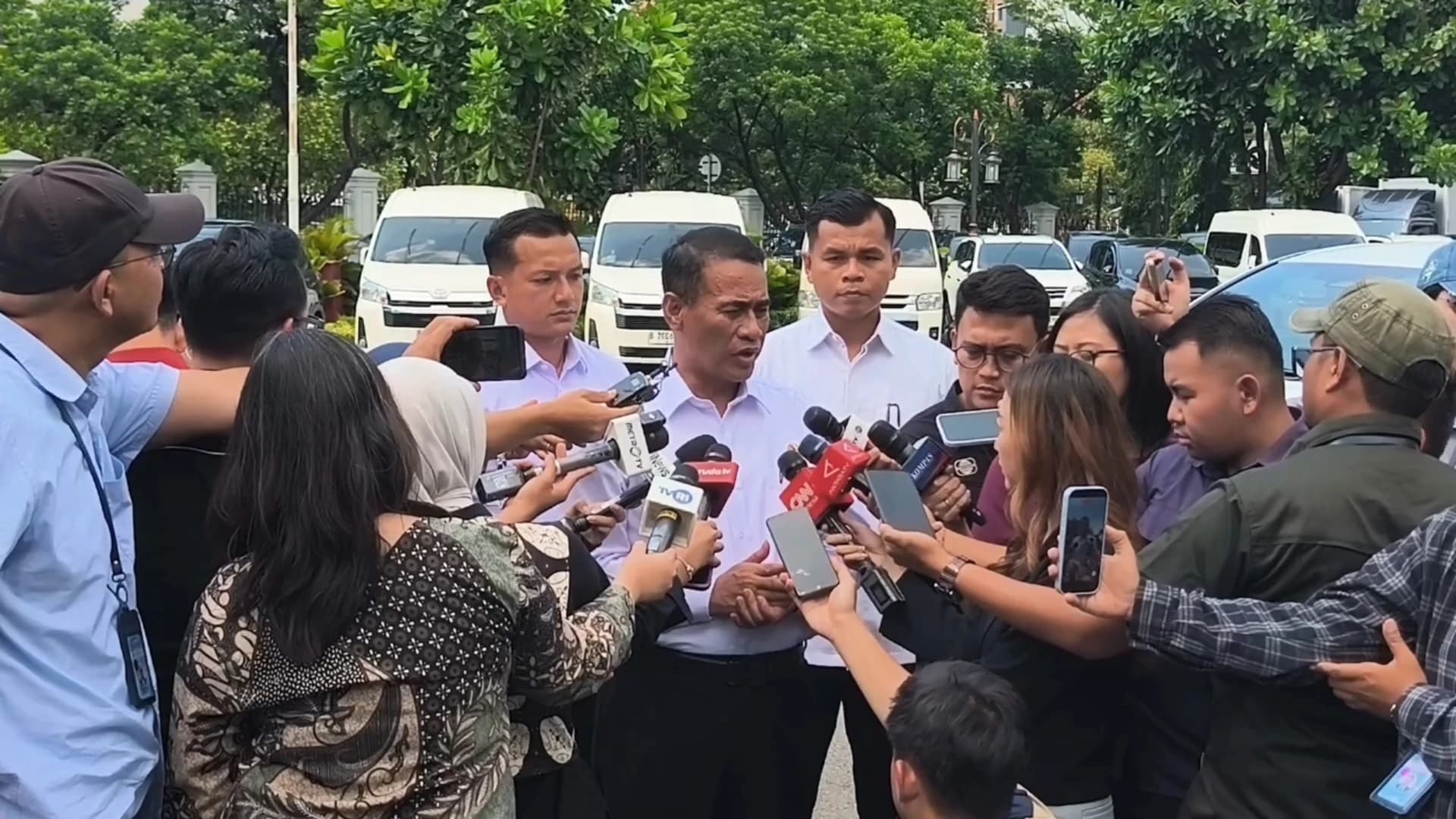 pemerintah tidak hanya fokus pada pengendalian harga, tetapi juga memastikan ketersediaan pangan tetap aman.