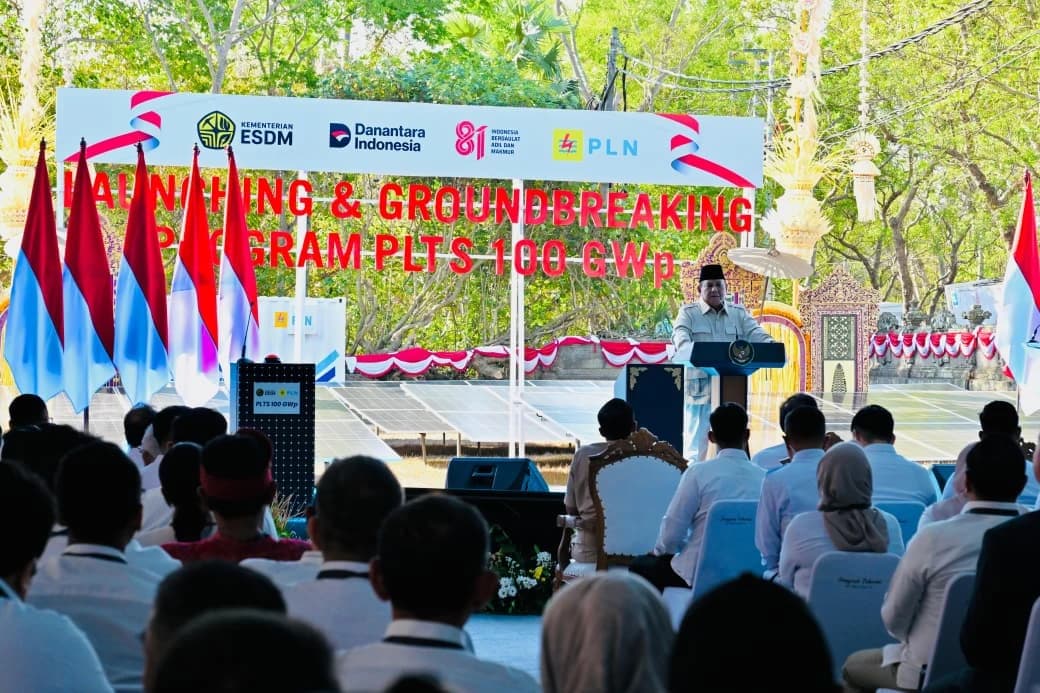 Presiden Prabowo Subianto resmi meluncurkan program PLTS 100 GWp yang diawali dengan 14 PLTS berkapasitas total 5,3 GWp di enam provinsi.