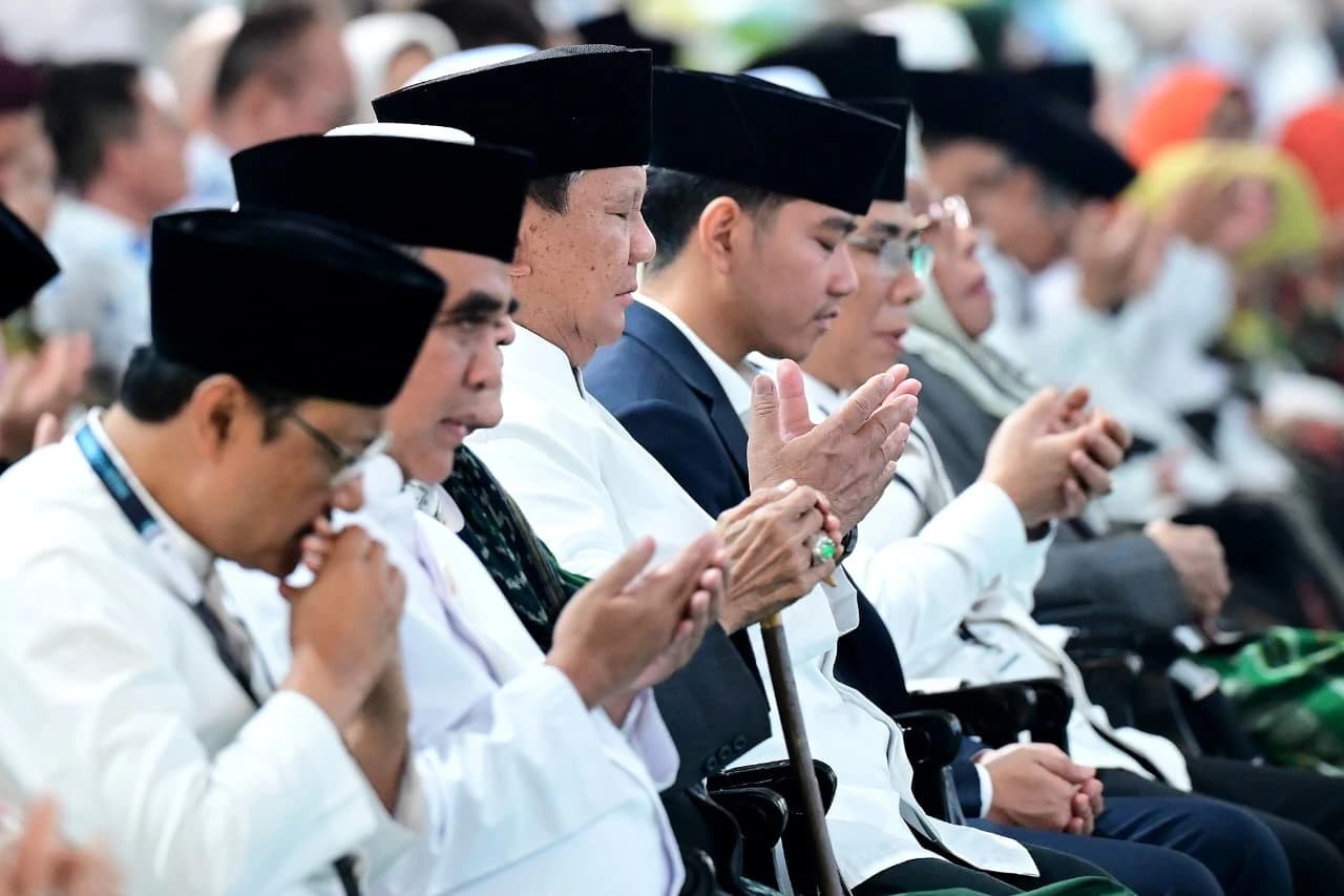 Presiden Prabowo Subianto menghadiri sekaligus meresmikan pembukaan Muktamar ke-35 Nahdlatul Ulama (NU) yang digelar di Lapangan Untung Surapati, Pondok Pesantren Bahrul Ulum Tambakberas, Kabupaten Jombang, Provinsi Jawa Timur, pada Kamis, 27 Agustus 2026. Muktamar kali ini mengusung tema “Menjaga Marwah, Memperkaya Khidmah untuk Kemaslahatan Bangsa.”