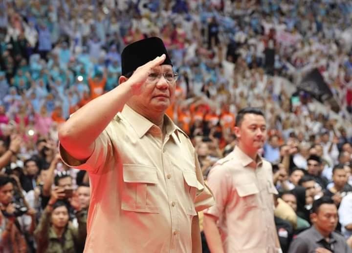 Presiden Prabowo memimpin seluruh rakyat Indonesia, bukan hanya mereka yang memilihnya. Di tengah perbedaan politik, mampukah kita mengkritik pemerintah tanpa membenci dan mendukung tanpa kehilangan akal sehat?