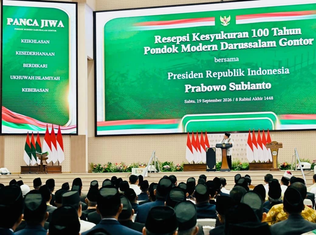 Presiden Prabowo Subianto menghadiri Resepsi Kesyukuran 100 Tahun Pondok Modern Darussalam Gontor (PMDG) yang digelar di Balai Pertemuan Pondok Modern (BPPM), Pondok Modern Darussalam Gontor Putra Kampus Pusat, Kabupaten Ponorogo, Provinsi Jawa Timur, pada Sabtu, 19 September 2026.