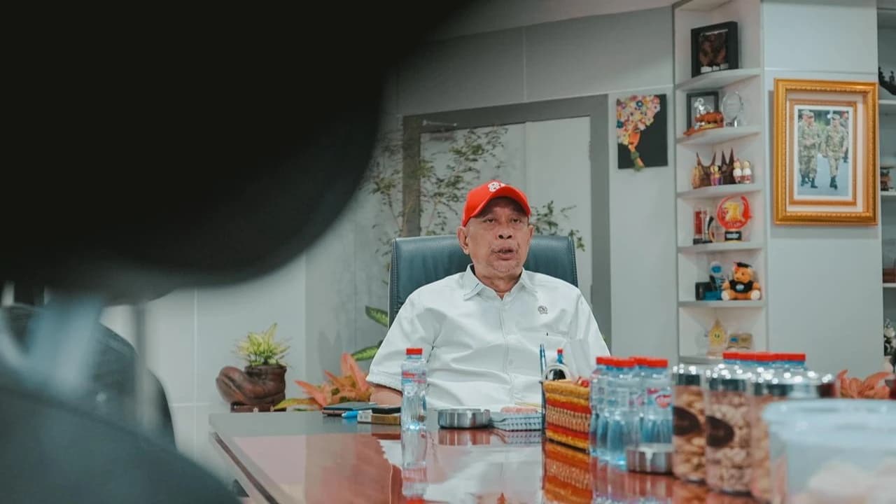 Wakil Menteri Sosial Agus Jabo Priyono membuka Masa Pengenalan Lingkungan Sekolah (MPLS) Sanggar Kegiatan Belajar (SKB) Sentra Handayani, Jakarta, secara daring dari Kantor Kementerian Sosial