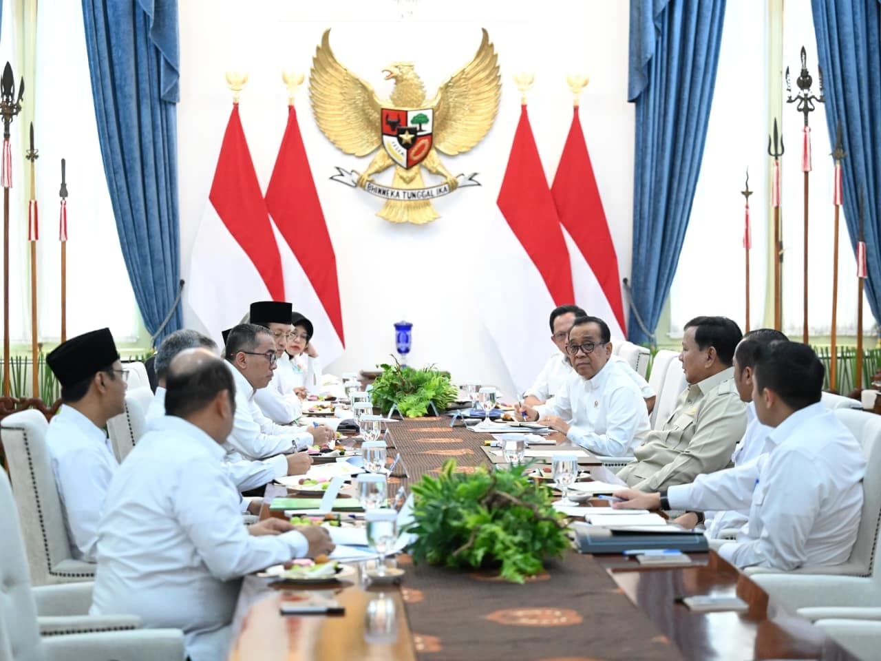 Presiden Prabowo membentuk Direktorat Jenderal Pesantren, sebuah langkah baru untuk memperkuat perhatian pemerintah terhadap pendidikan pesantren, santri, dakwah, dan pemberdayaan masyarakat.

Dari pendidikan gratis hingga penguatan pesantren, pemerintah terus membuka ruang lebih besar bagi pendidikan dan masa depan generasi Indonesia.
