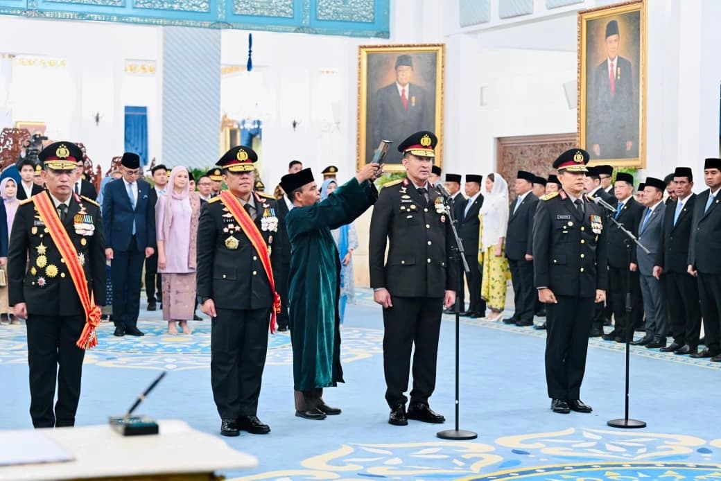 Presiden Prabowo Subianto melantik Komisaris Jenderal Polisi Suyudi Ario Seto sebagai Kepala Kepolisian Negara Republik Indonesia (Kapolri) dan Komisaris Jenderal Polisi Wahyu Hadiningrat sebagai Wakil Kepala Kepolisian Negara Republik Indonesia (Wakapolri). Pelantikan dilaksanakan di Istana Negara, Jakarta, pada Kamis, 1 Oktober 2026.