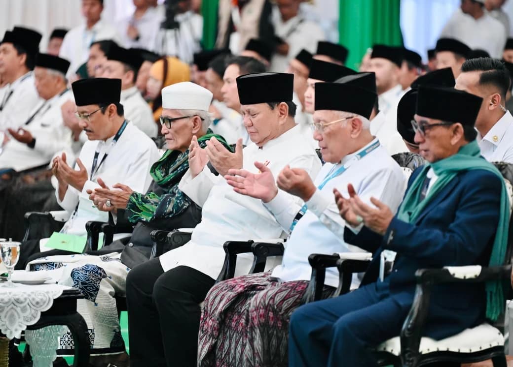 Presiden Prabowo Subianto mengerahkan lebih dari 60 ribu personel gabungan untuk menangani karhutla, sementara pemerintah menyiapkan tambahan anggaran Rp760 miliar bagi daerah terdampak.