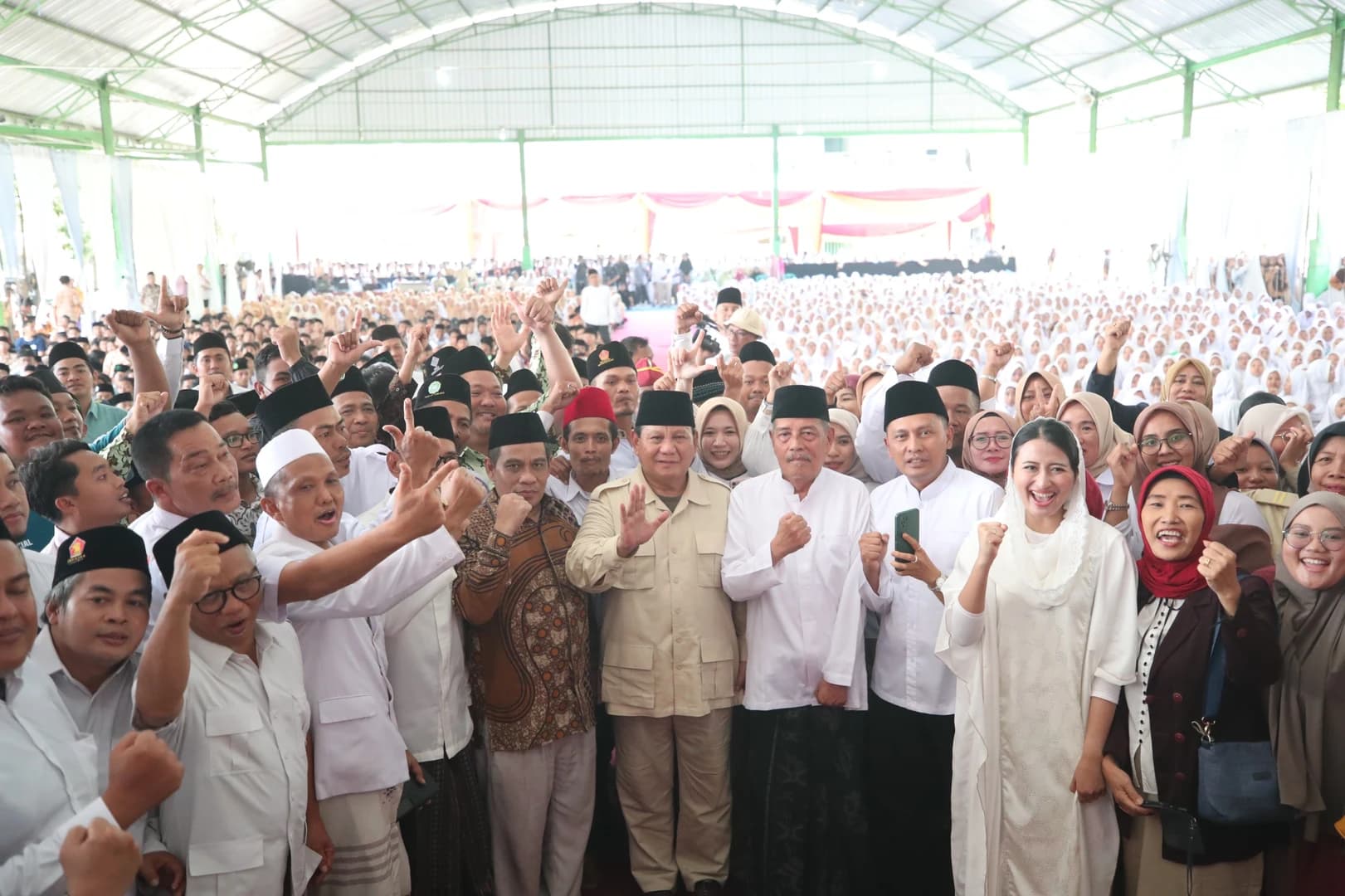 Sowan ke Ponpes Sunan Drajat, Prabowo Diteriaki Presiden!