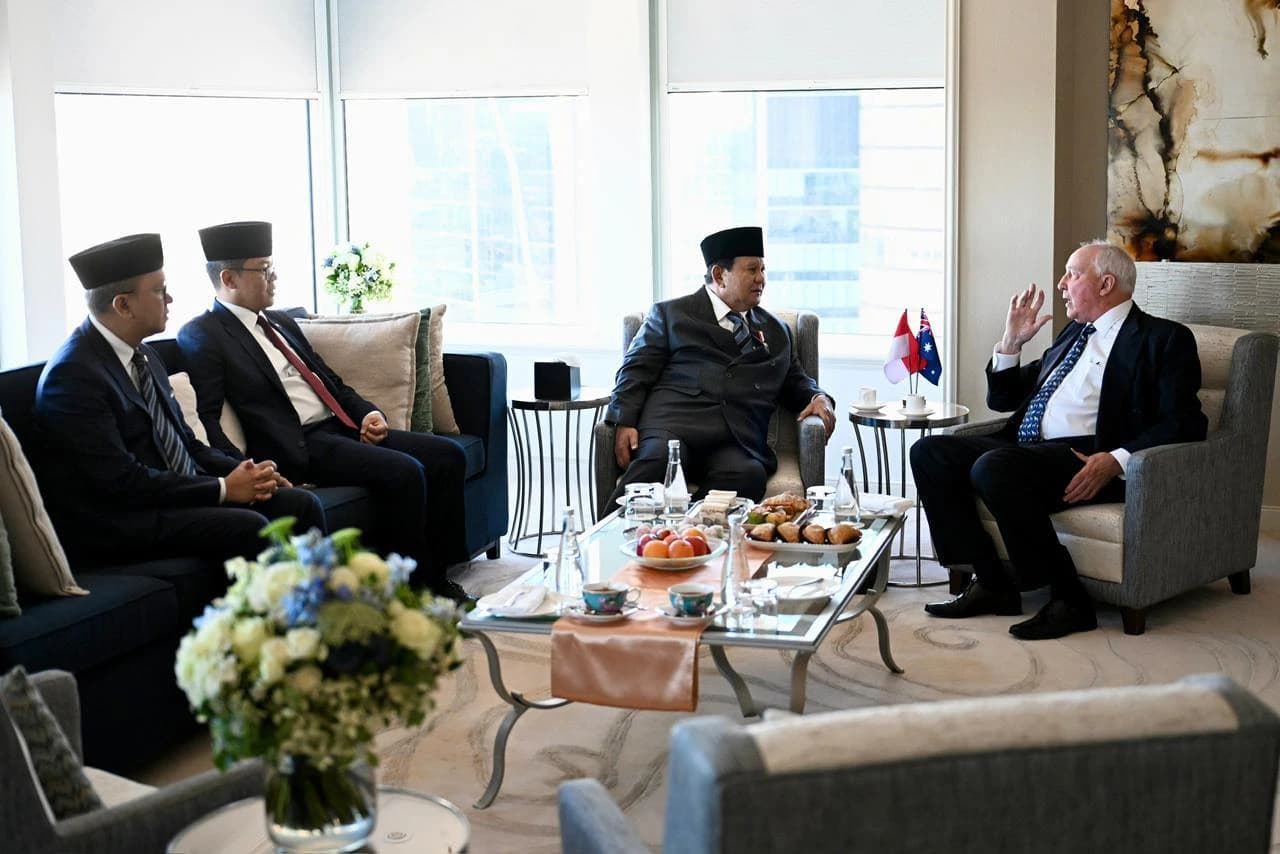 Presiden Republik Indonesia Prabowo Subianto menerima kunjungan mantan Perdana Menteri Australia Paul Keating di hotel tempatnya bermalam selama di Sydney, pada Rabu, 12 November 2025.