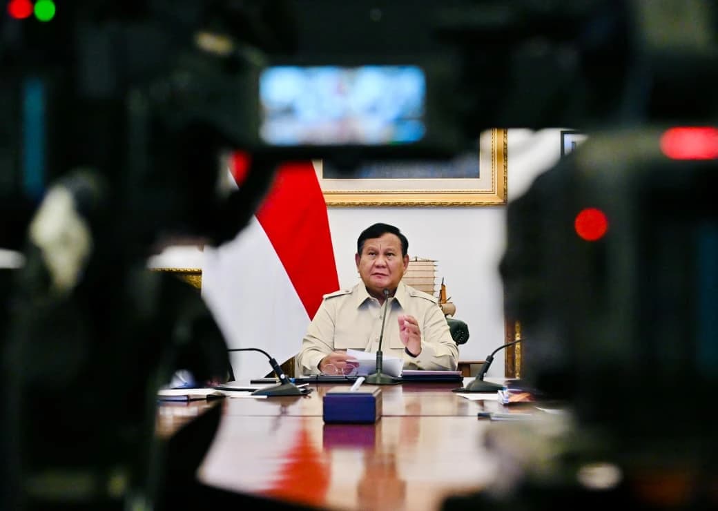Presiden Prabowo Subianto memimpin rapat terbatas mengenai perkembangan penanganan bencana alam dari Istana Merdeka, Jakarta, melalui konferensi video pada Senin, 7 September 2026. Rapat digelar untuk memantau kondisi terkini sekaligus mengevaluasi langkah penanganan sejumlah bencana di berbagai wilayah Indonesia.