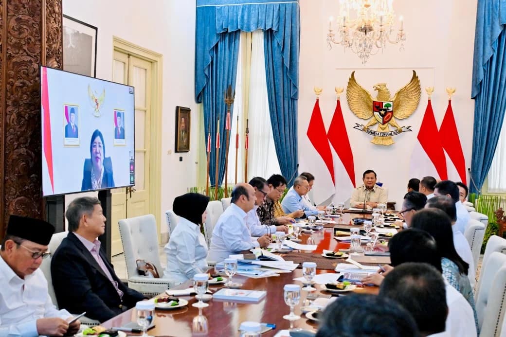 Pemerintah terus memperkuat inklusi dan literasi keuangan masyarakat melalui penyediaan rekening bagi warga negara Indonesia. Hal tersebut menjadi salah satu pembahasan dalam rapat terbatas yang dipimpin Presiden Prabowo Subianto bersama jajarannya di Istana Merdeka, Jakarta, Senin, 7 September 2026.