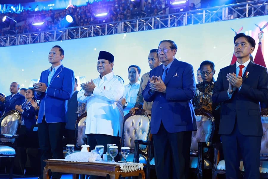 Presiden Prabowo Subianto menghadiri peringatan Hari Ulang Tahun (HUT) ke-25 Partai Demokrat di Indonesia Arena, Senayan, Jakarta, Rabu (09/09/2026). Kedatangan Prabowo disambut langsung oleh Ketua Umum Partai Demokrat Agus Harimurti Yudhoyono (AHY) dan Ketua Majelis Tinggi Partai Demokrat Susilo Bambang Yudhoyono (SBY).
Dalam kesempatan tersebut Presiden mengapresiasi dukungan Partai Demokrat terhadap dirinya, termasuk dalam pemerintahan di Kabinet Merah Putih.