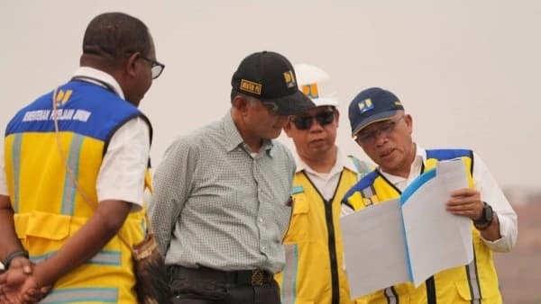 Menteri Pekerjaan Umum (PU) Dody Hanggodo meninjau Kawasan Sentra Swasembada Pangan, Energi, dan Air Nasional (KSPEAN) di Wanam, Kabupaten Merauke, Papua Selatan